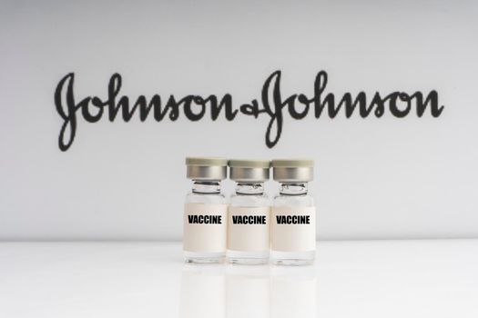 Kuala Lumpur, Malaysia - Mac 2, 2021: Vials vaccine on blurry Johnson & Johnson background. Selective focus 