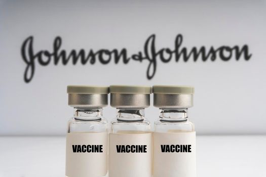 Kuala Lumpur, Malaysia - Mac 2, 2021: Vials vaccine on blurry Johnson & Johnson background. Selective focus 