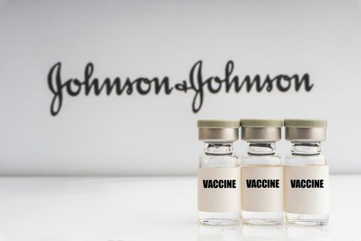 Kuala Lumpur, Malaysia - Mac 2, 2021: Vials vaccine on blurry Johnson & Johnson background. Selective focus 