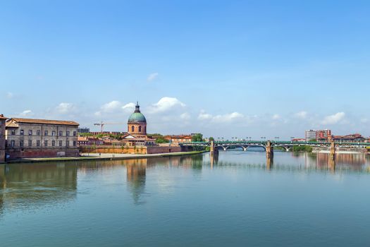 Cityscape with Garonna river in Toulouse, France