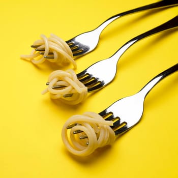 spaghetti wrapped on forks