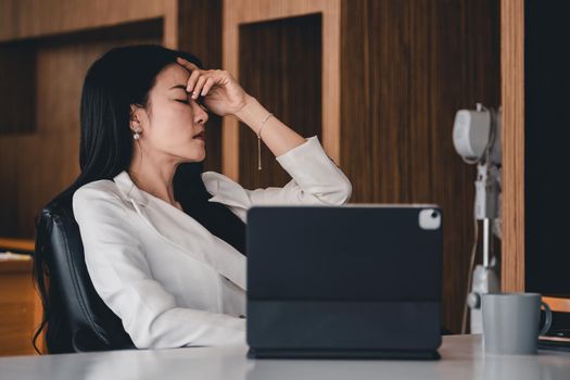 Businesswoman get stressed and headache while having a problem