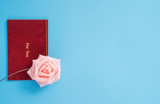Concept of beautiful Valentine's day, anniversary, mother's day and birthday present and greetings on blue background, copyspace, topview, mockup