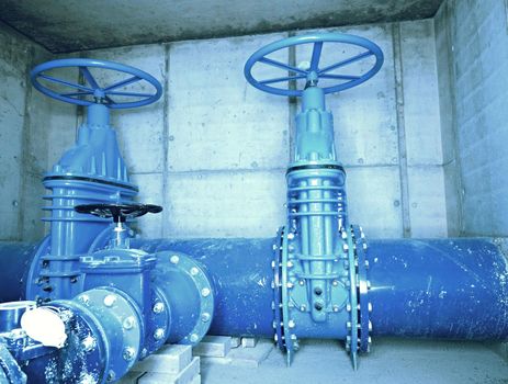The City water service. 500mm large drink water pipeline with gate valve, 250mm branch. The main underground water armature shafts after renovation. 