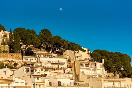 L ESTARTIT, GIRONA, SPAIN : 2020 FEBRERO 06 : Sunny day in  Panoramic view of Estartit, Girona, Spain.