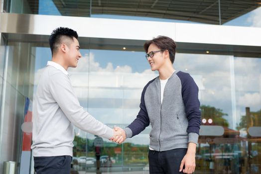 Businessman shaking hands to seal a deal with his partner