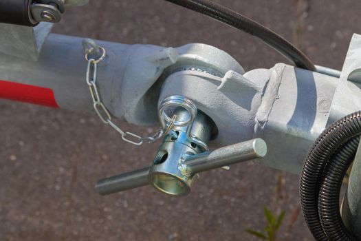 Fasteners, coupling, lock for transporting mobile compressors.