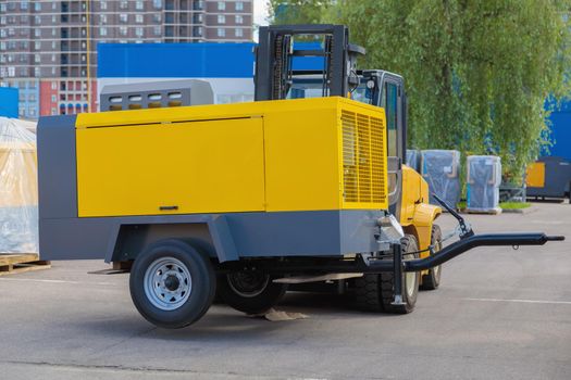 Transportation of heavy mobile compressors by special equipment.