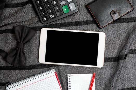 Smartphone Voice And Video Calls, Displaying Pocket Contents