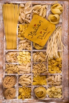 Presentation of varieties of Italian pasta made with white flour