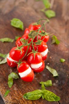 Presentation of the dish of the summer season, fresh tomato and mozzarella