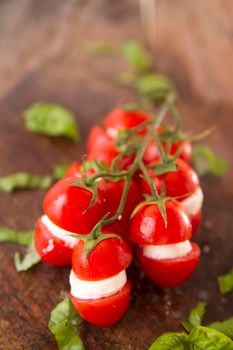 Presentation of the dish of the summer season, fresh tomato and mozzarella