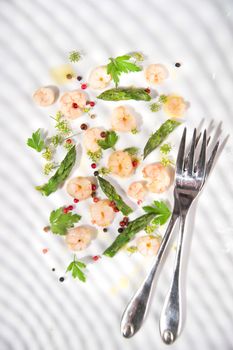 Presentation of a second dish of shrimp and asparagus tips