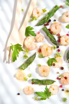 Presentation of a second dish of shrimp and asparagus tips