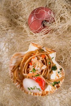 First dish with spaghetti integral to scallops and parsley