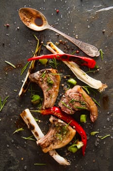 Lamb chops cooked on the grill with leek and red pepper