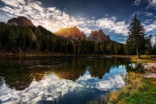 Lake Antorno (Lago di Antorno) located in Dolomites area, Belluno Province, Italy. Lake Antorno, Three Peaks of Lavaredo, Lake Antorno and Tre Cime di Lavaredo, Dolomites, Italy.