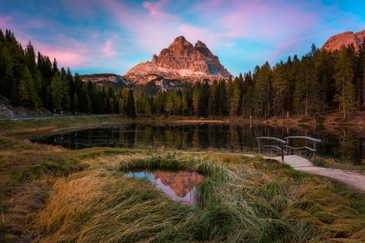 Lake Antorno (Lago di Antorno) located in Dolomites area, Belluno Province, Italy. Lake Antorno, Three Peaks of Lavaredo, Lake Antorno and Tre Cime di Lavaredo, Dolomites, Italy.