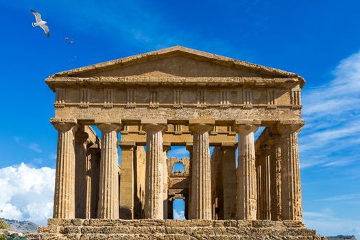 Valley of the Temples (Valle dei Templi), The Temple of Concordia, an ancient Greek Temple built in the 5th century BC, Agrigento, Sicily. Temple of Concordia, Agrigento, Sicily, Italy