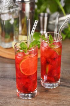 Fresh strawberries combined with fresh juice and tequila. This mojito cocktail is full of vibrant lime, berry and mint aromas. Enjoy your drink