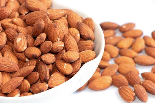 Almonds are useful to help fight free radicals. Strengthens the immune system in the body
Helps to slow down aging and wrinkles of age well