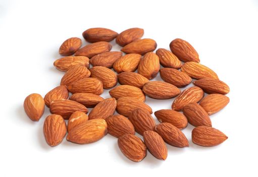 Almonds are useful to help fight free radicals. Strengthens the immune system in the body
Helps to slow down aging and wrinkles of age well