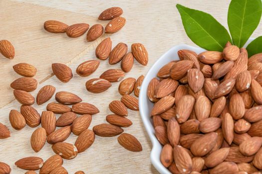 Almonds are useful to help fight free radicals. Strengthens the immune system in the body
Helps to slow down aging and wrinkles of age well