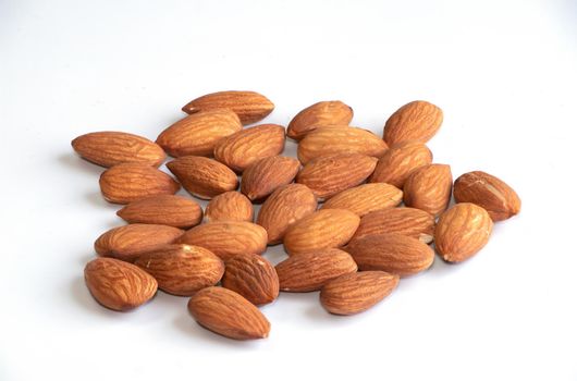 Almonds are useful to help fight free radicals. Strengthens the immune system in the body
Helps to slow down aging and wrinkles of age well