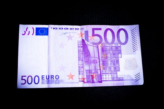 500 euros in official banknotes. No people