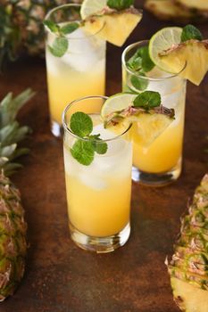 Pineapple mojito, the perfect summer cocktail with tropical flavors and rum.