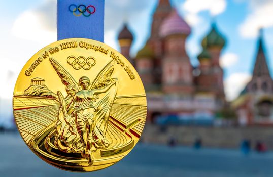 April 25, 2021, Moscow, Russia. Gold medal at the XXXII Summer Olympic Games, which will be held in Tokyo, on Red Square in Moscow.