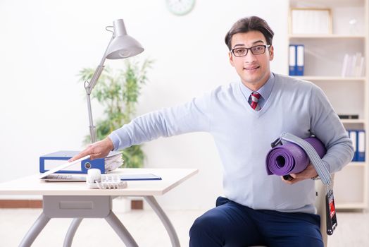 Businessman rushing to gym during lunch break