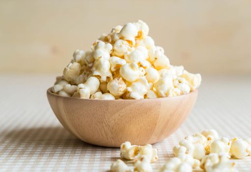 caramel popcorn in bowl on the table