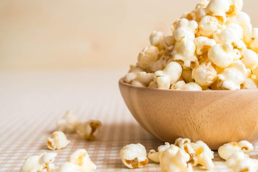 caramel popcorn in bowl on the table